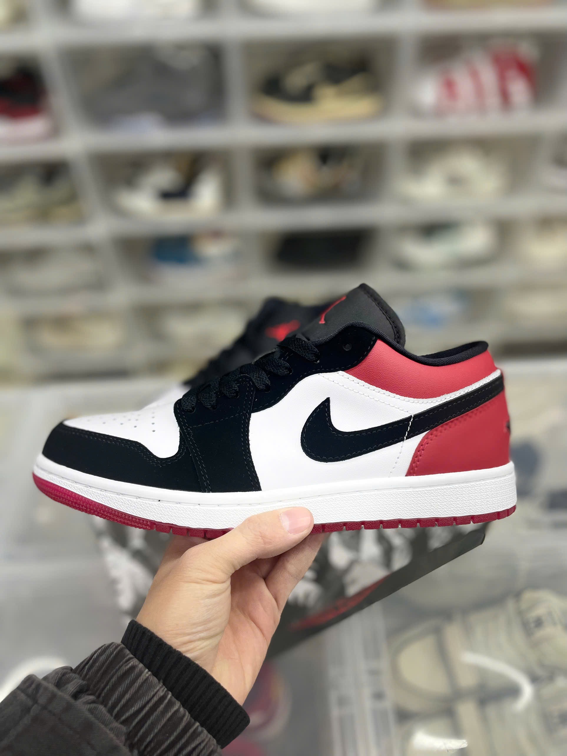 Nike Air Jordan 1 Low SE ‘Black Toe‘