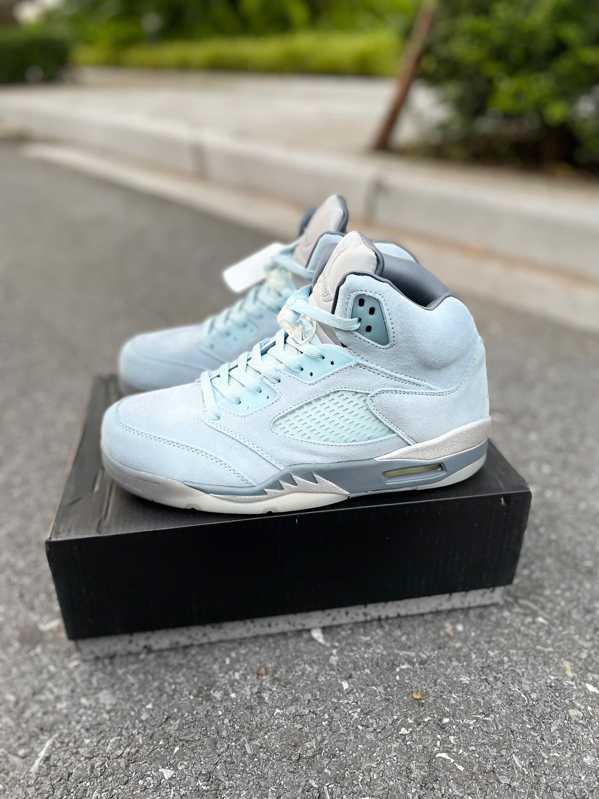 Nike Wmns Air Jordan 5 Retro ‘Blue Bird’