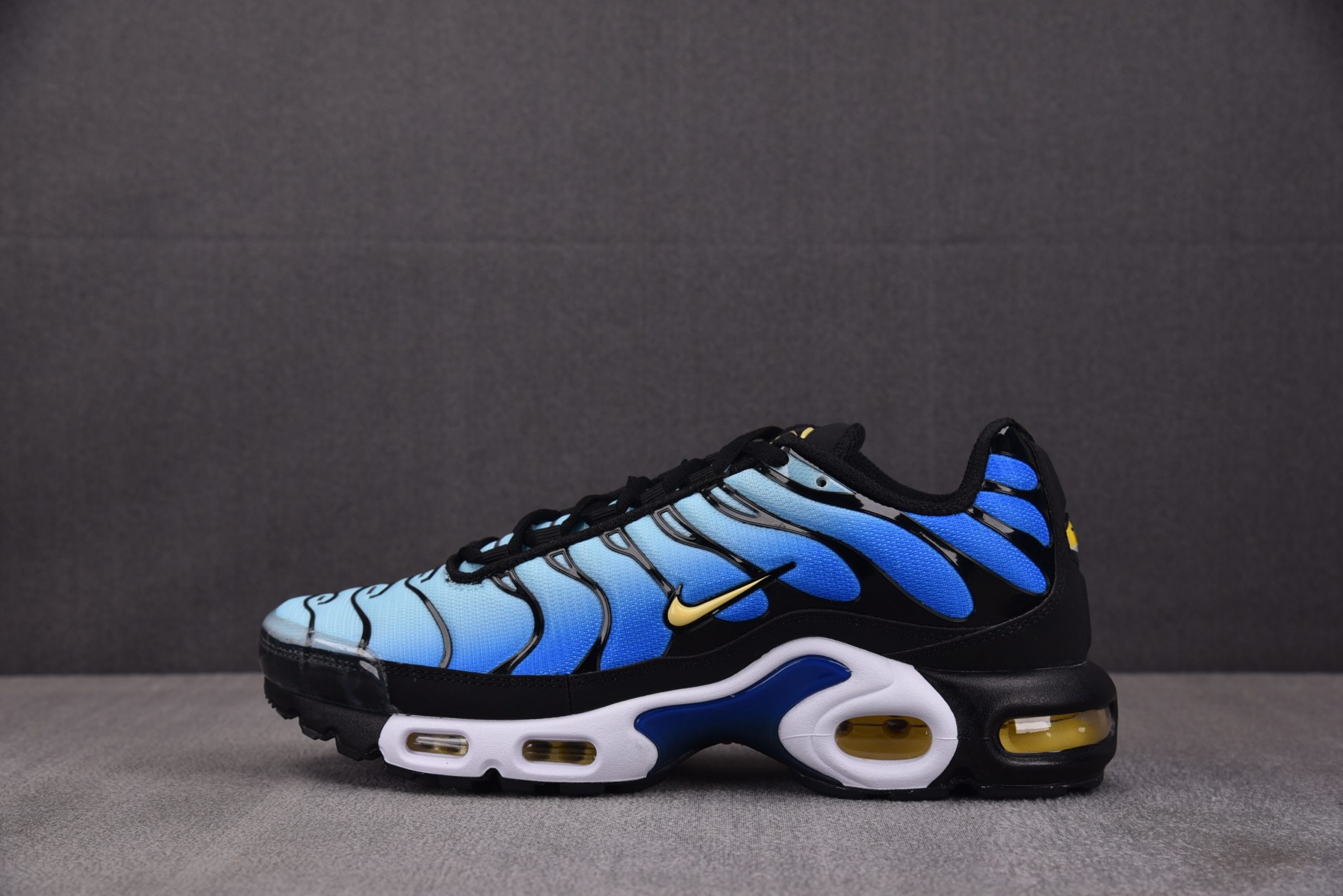 Nike Air Max Plus OG ‘Hyper Blue’