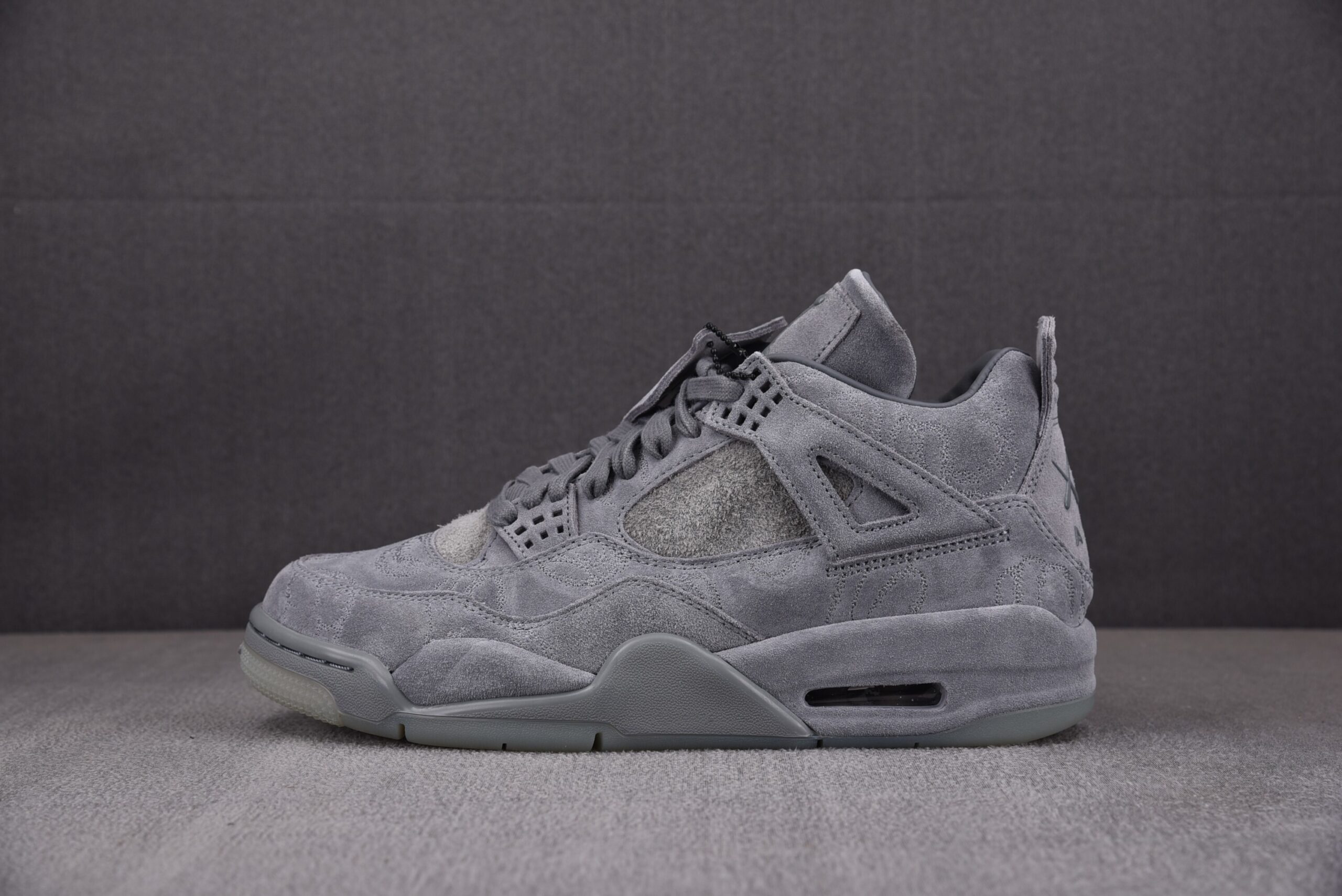 Kaws x Air Jordan 4 Retro