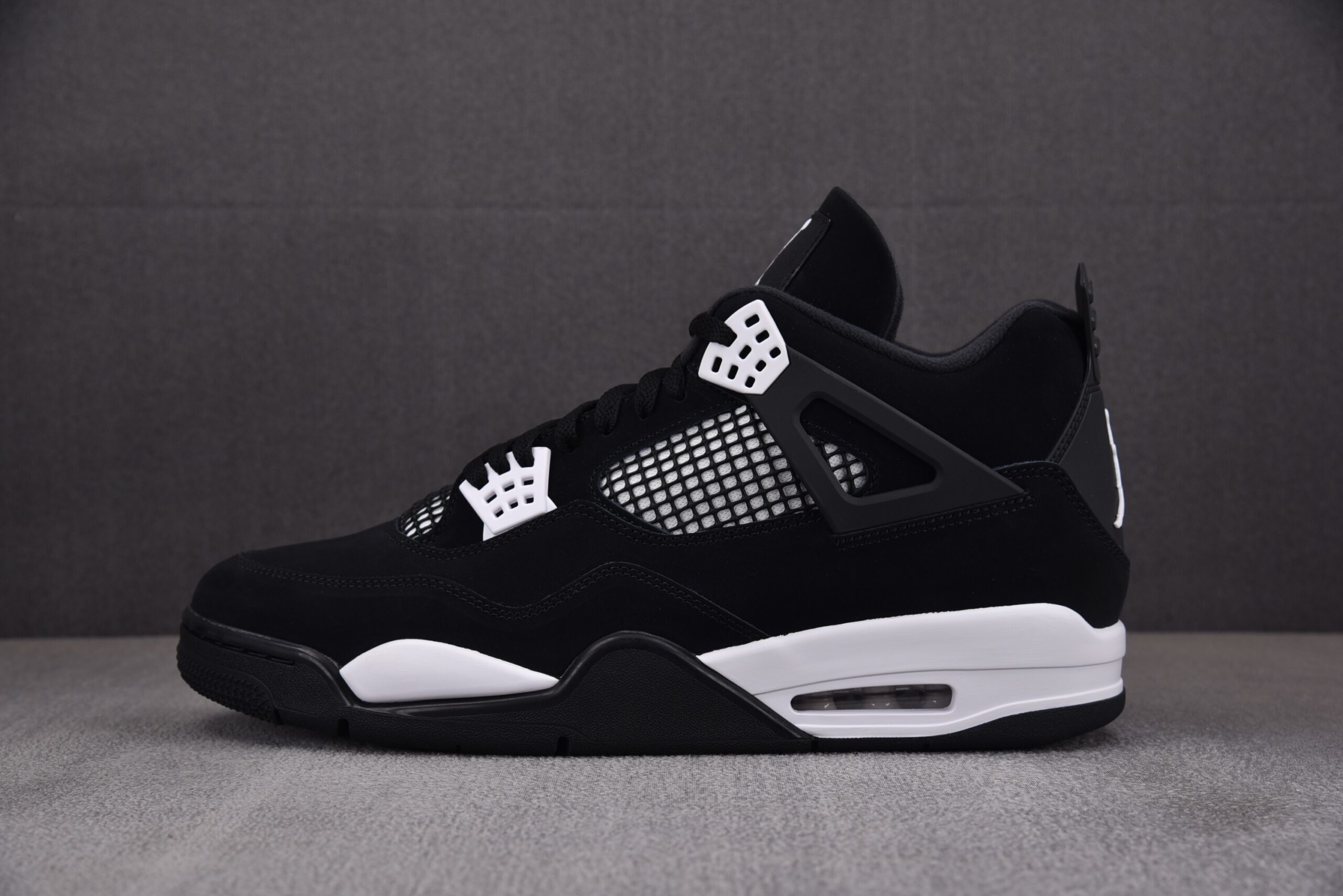 Jordan 4 Retro ‘White thunder’