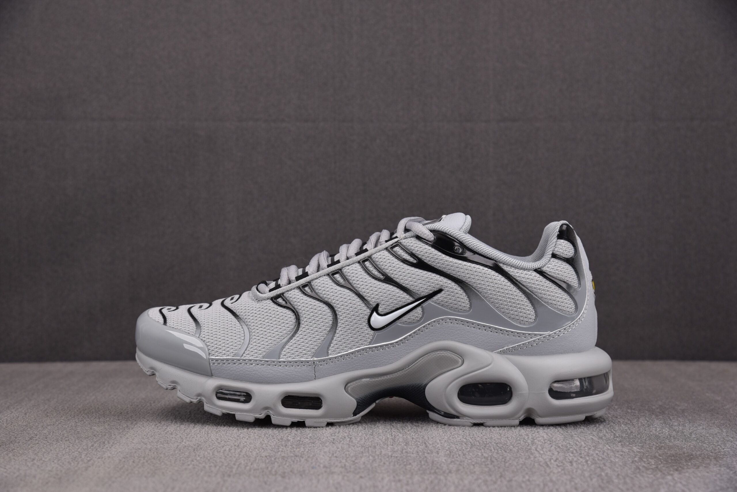 Nike Air Max Plus ‘WOLF GREY’